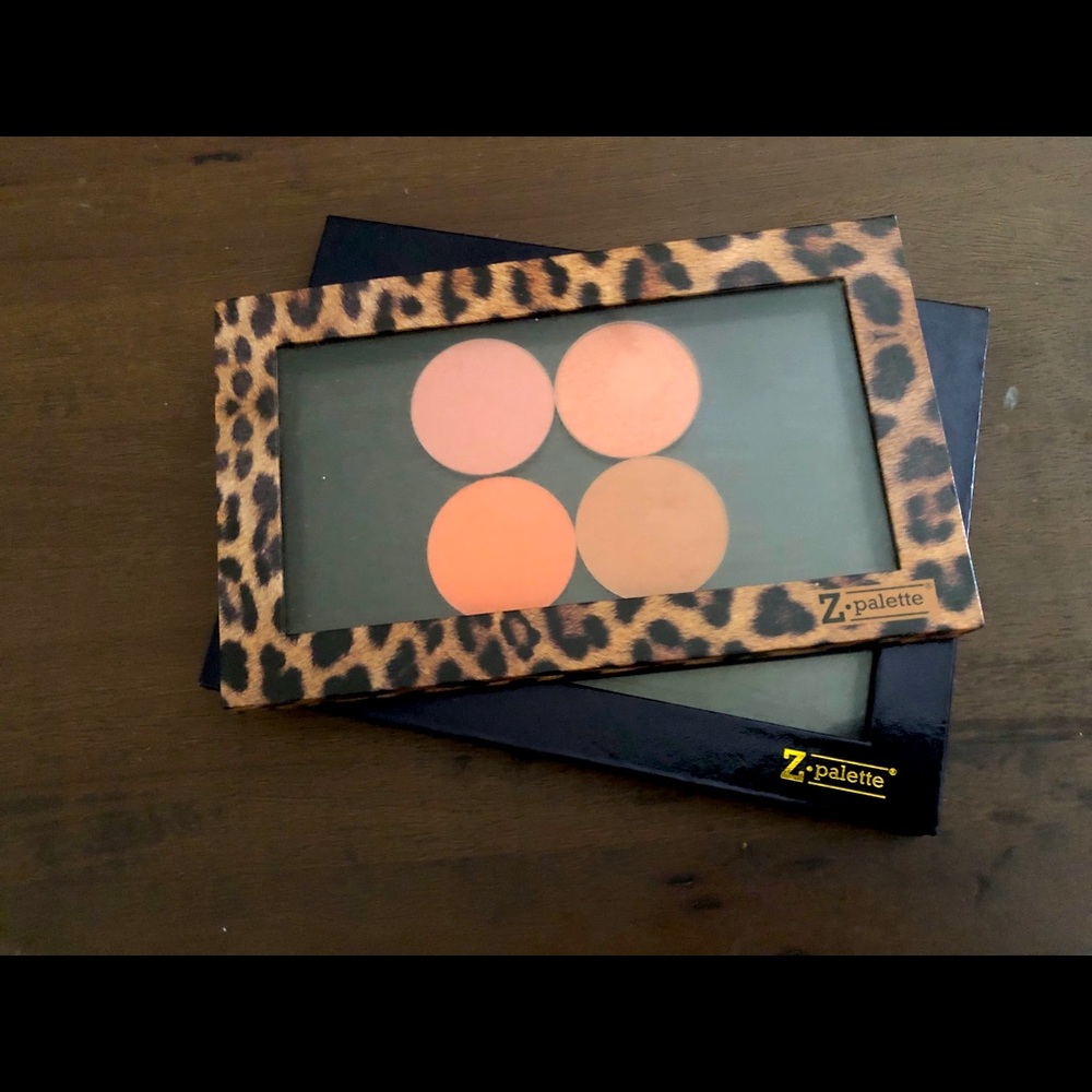 Makeup Geek Blush AND a Z palette